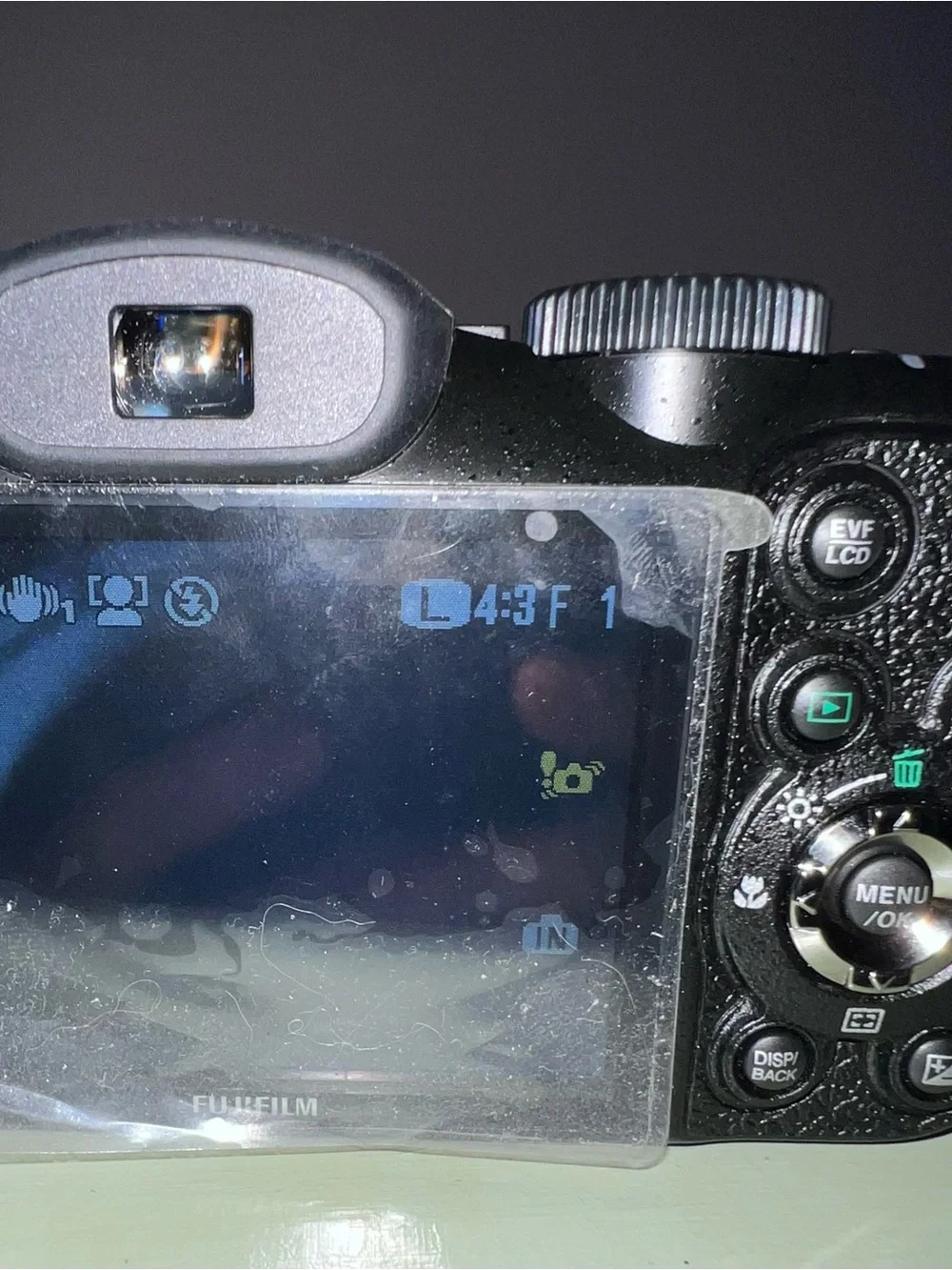 Fujifilm FinePix S2500HD 12MP with 18x Optical Dual Image Stabilized Zoom